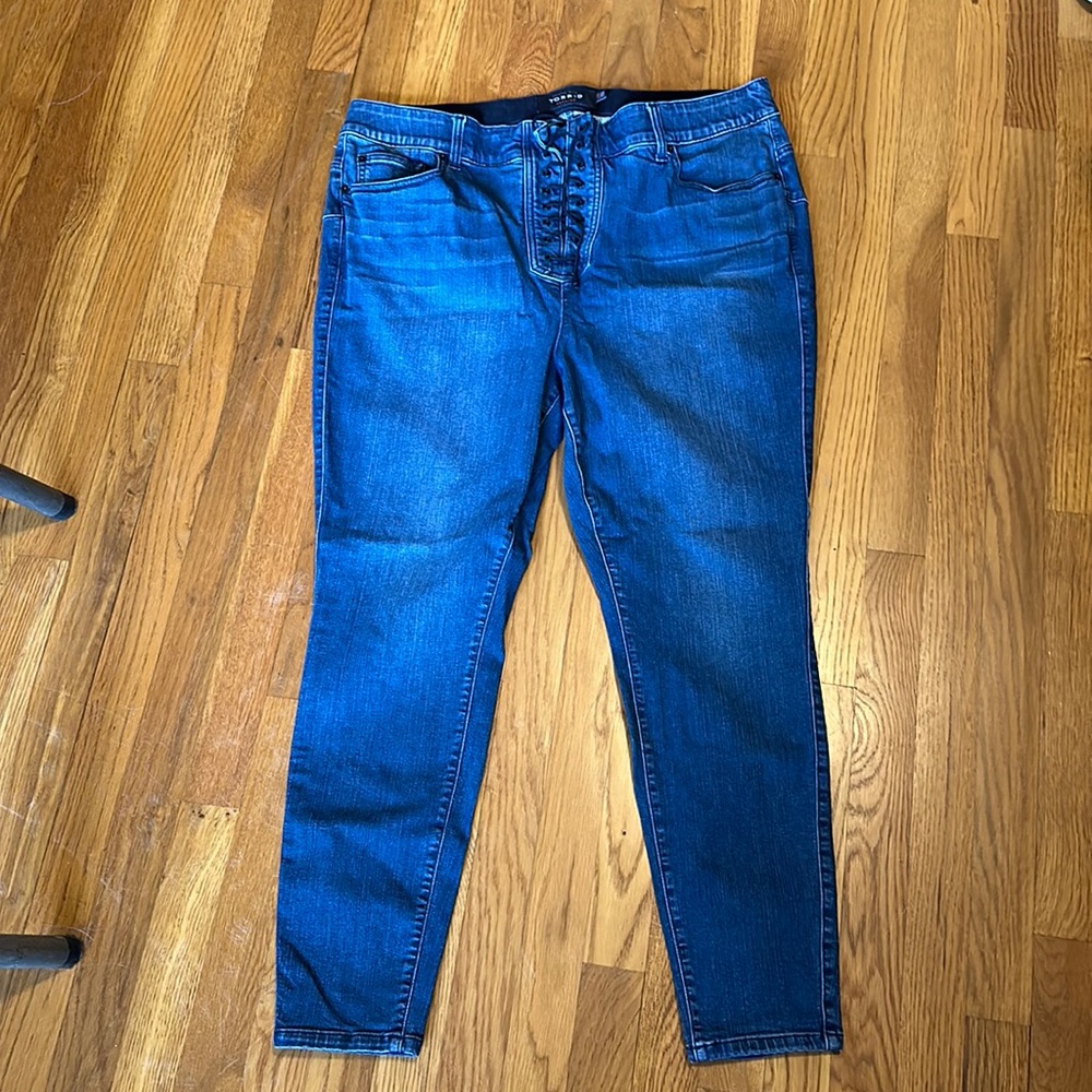 Skinny, lace up jeans